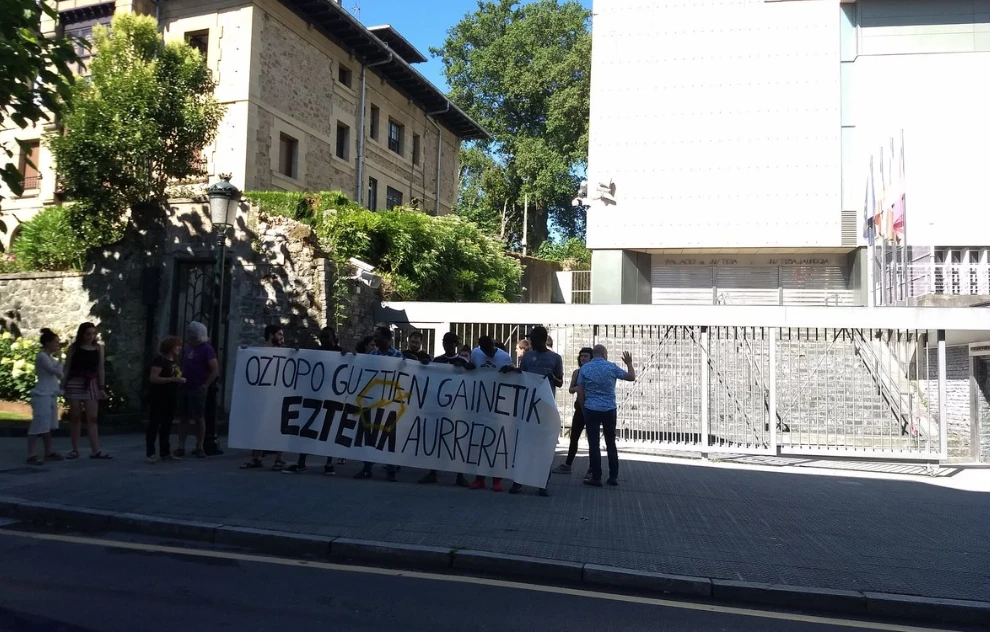 Hasi da Eztenaren aurkako epaiketa