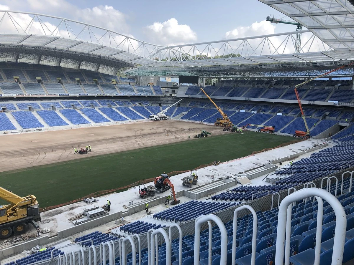 Behargin bat zauritu da Anoeta estadioko eraberritze lanetan