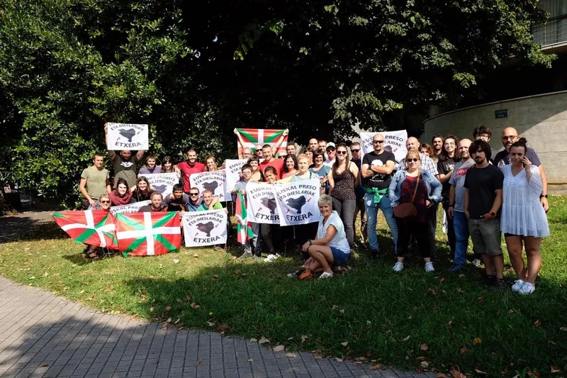 Zigor Merodio preso politikoa aske utzi dute, hamahiru urte kartzelan eman ondoren