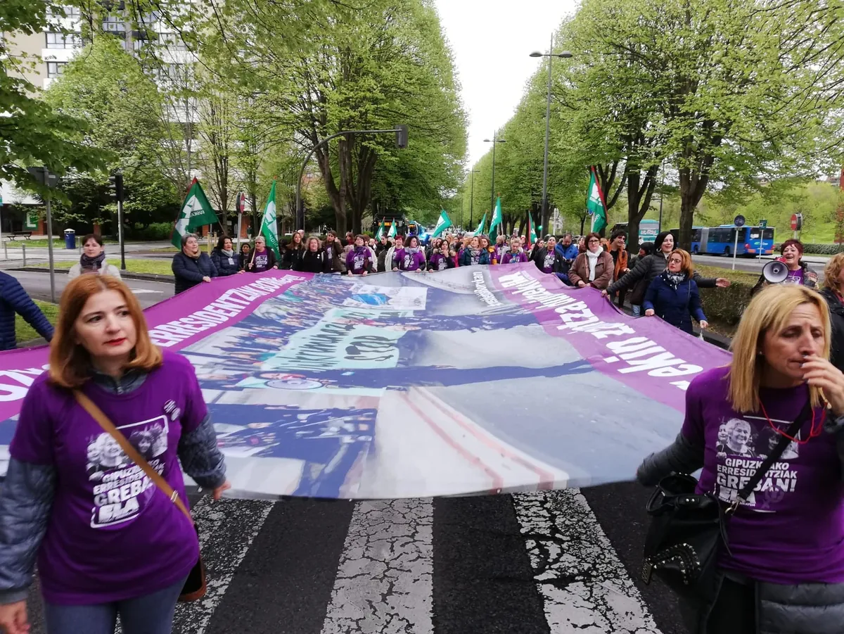 Adinekoen egoitzetako emakume langileek zaintza martxa antolatu dute Gipuzkoan