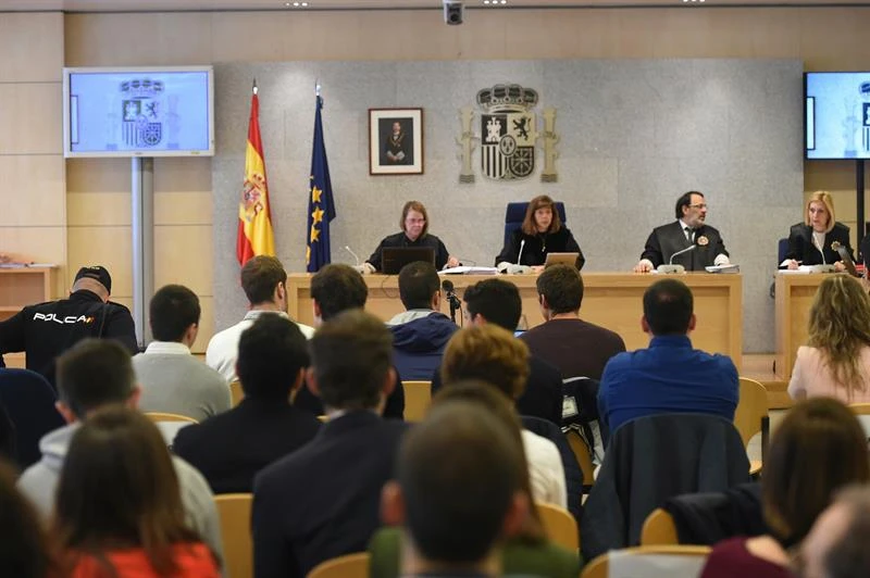 Espetxean preso jarraitu beharko dute Altsasuko gazteek