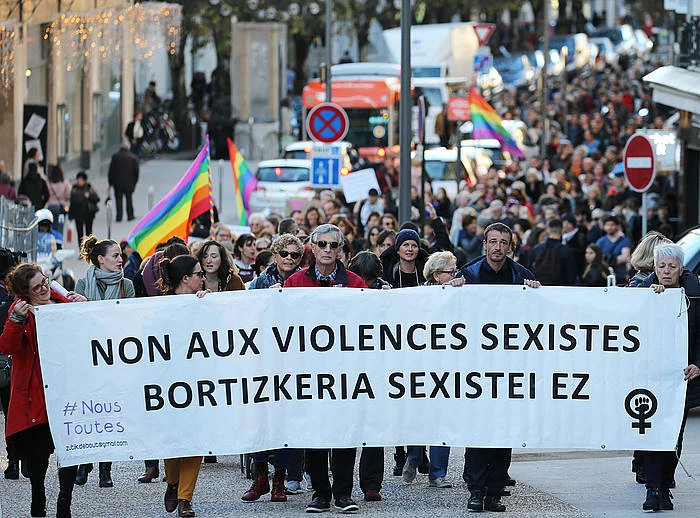 Gutxienez hiru emakume erasotu dituzte Gasteizen eta Baionan