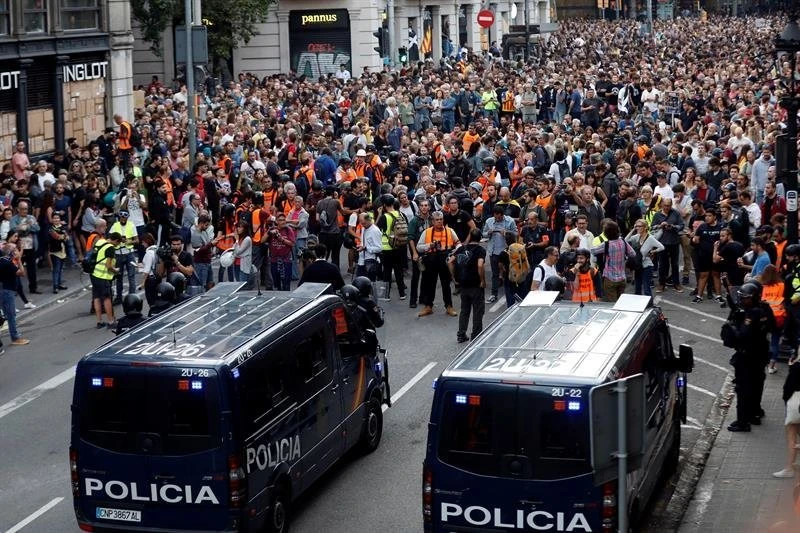 Mobilizazioak izango dira Euskal Herriko hamaika txokotan, Kataluniako langileriari "klase elkartasuna" adierazteko