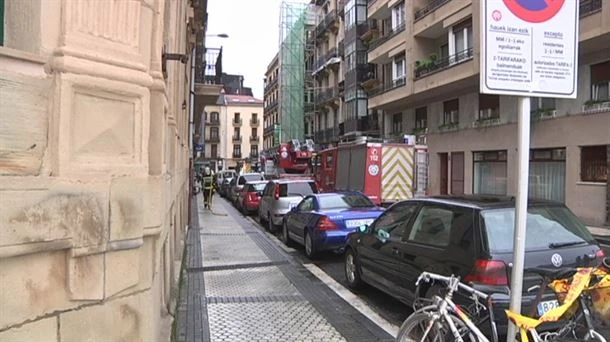 Emakume bat hiltzen saiatu da haren bikotekidea, Donostian