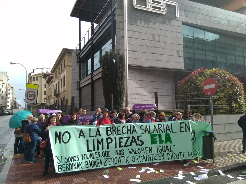 Soldata berdintasunaren alde mobilizatu dira garbiketako Nafarroako emakume langileak