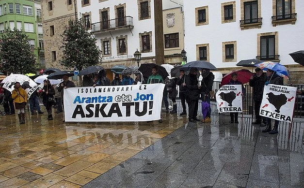 Jon Enparantza preso politikoa urrundu dute, hainbat egunez bahituta izan ostean