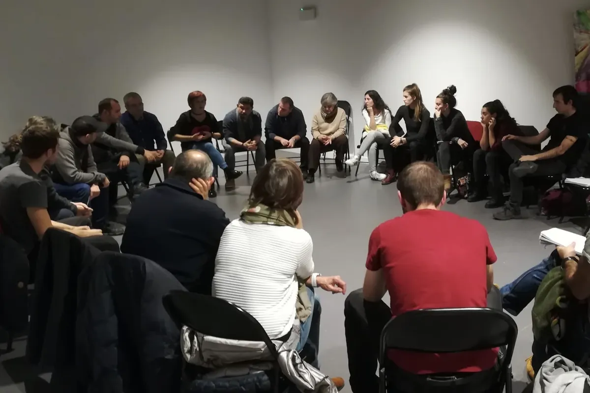 Apustu etxeen auziari modu bateratuan aurre egiteko elkartu dira Iruñerriko hainbat eragile