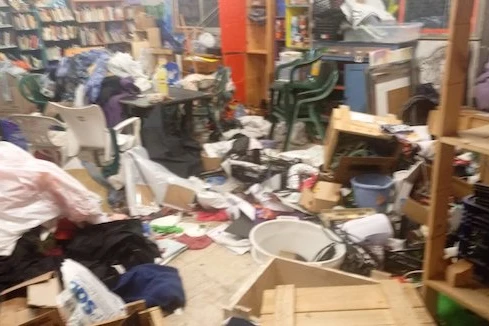 Auzolana egingo dute Intxaurrondoko Letaman gaztetxean, azkenaldiko erasoek eragindako kalteak direla-eta