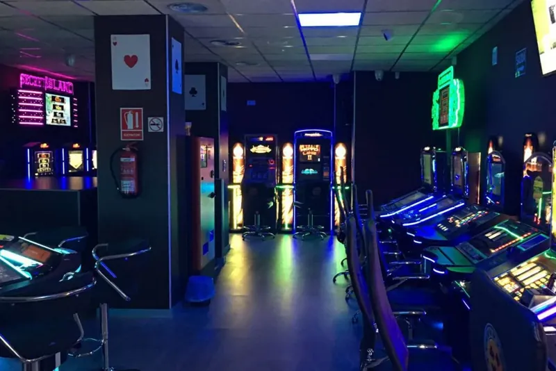 Apustu etxeen aurkako borroka piztu nahi dute Arrasaten ere