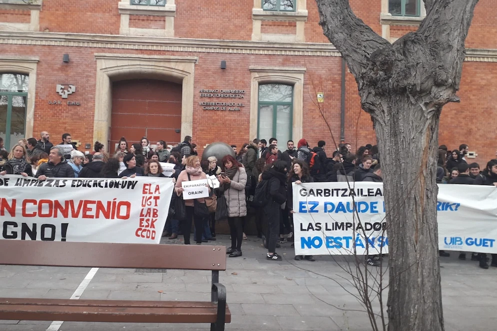 UIBren eskutik, mobilizazio eta salaketa eguna izan zen atzo hainbat campusetan