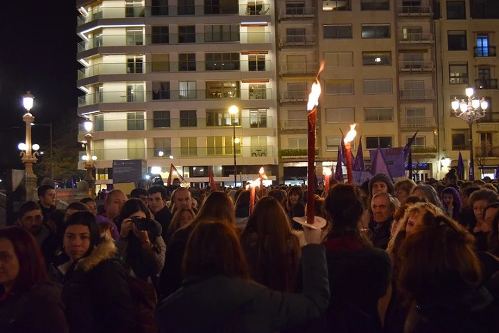 Emakume bat labanarekin zauritu du bikotekideak, Donostian