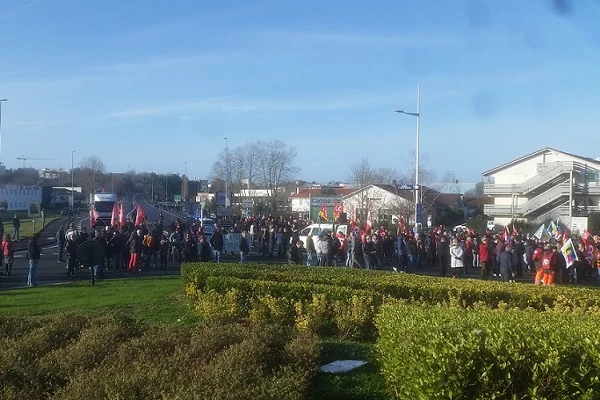 Pentsioen erreformaren aurka mobilizatzen jarraitzen dute Baionan ere