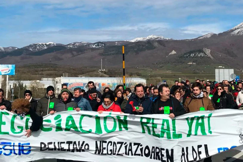 Greba hasi dute Araiako Froneri fabrikako langileek, deslokalizazioari aurre egiteko