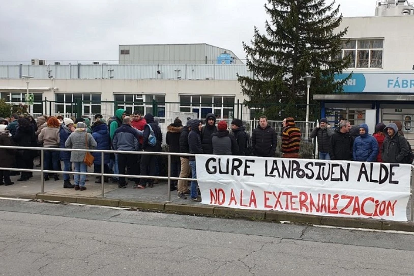 Gaur Froneriko langile guztiek egin dute greba, lantokiko berregituraketari aurre egiteko