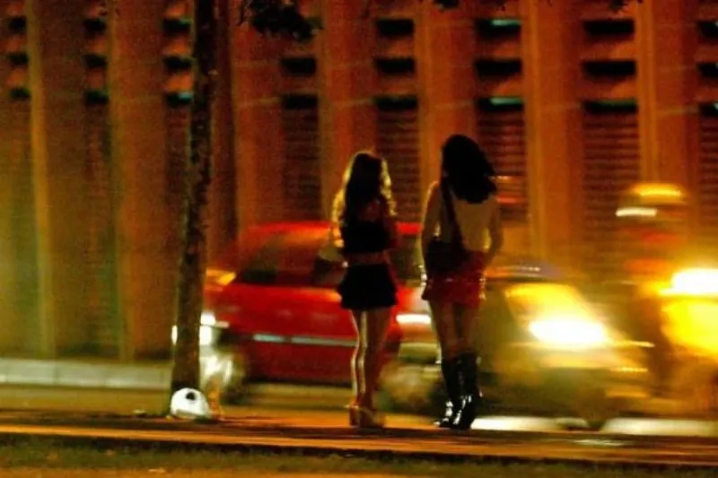 Emakumeen prostituziora bideratutako pisu baten existentzia salatu dute bi emakumek, Barakaldon