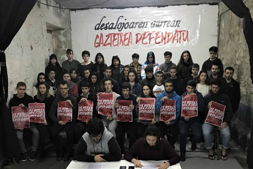 Gaztetxea hutsarazteko agindua jaso dute Hondarribiko Gaztetxeko kideek