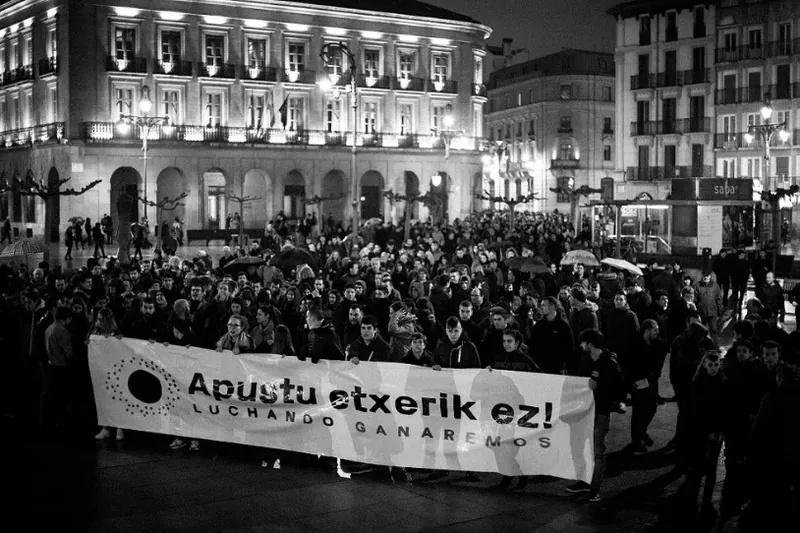 Milaka pertsonak kaleratu dute apustu etxeen aurkako aldarria Iruñean