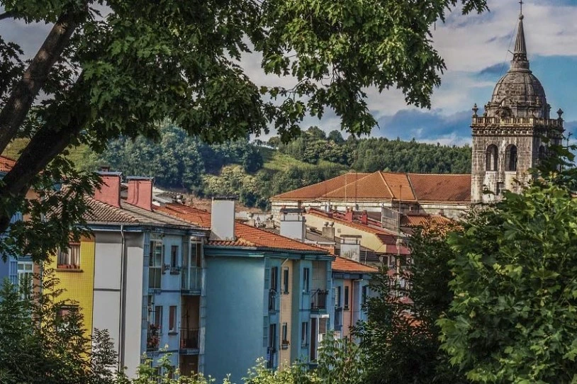 Gizon batek hiru emakumeri egin zien eraso igande goizaldean, Hernanin