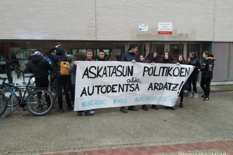 IASek salatu du elkarrizketa eskariei "mehatxuekin" erantzun diela Paz de Zigandako zuzendaritzak