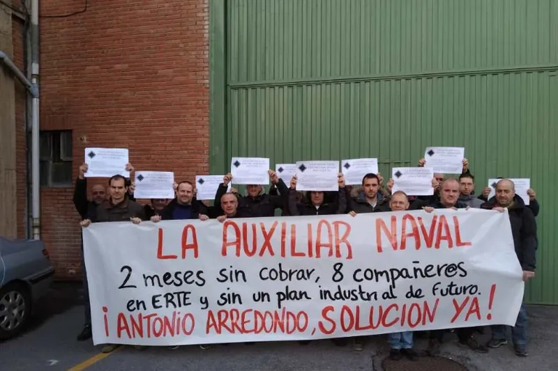 "Miseria" salatu eta greba mugagabea hasi dute La Auxiliar Navaleko langileek