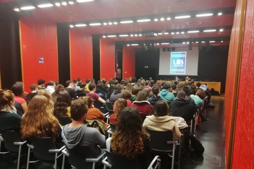 Unibertsitateko tasak merketzeko eta bekak hobetzeko lehentasunezko bost aldaketa aurkeztu ditu UIBk