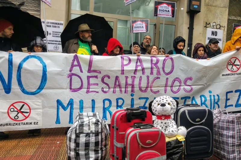 Alokabidek familia bat etxegabetu du Barakaldon