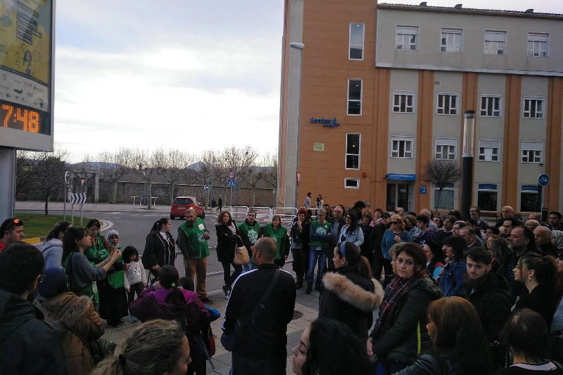 Etxebizitzarik gabe geratzeko arriskuan dauden ehunka familiak mobilizazioak deitu dituzte aste honetarako, Donostian eta Iruñean