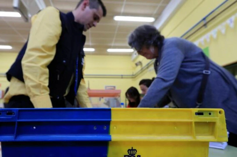 Correoseko beharginek adierazi dute ez direla lanera joango babeserako materialik jaso ezean