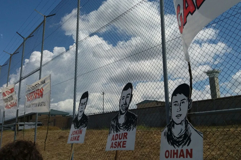 Adur Ramirez de Alda, Oihan Arnanz eta Jokin Unamuno kalera irteteko baimenak bertan behera, Covid-19a dela-eta