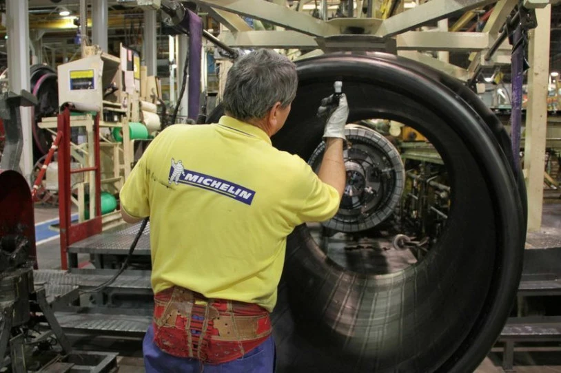 Lanera itzultzera behartuko dituzte Sidenor, Michelin, Mercedes eta Volkswageneko langileak