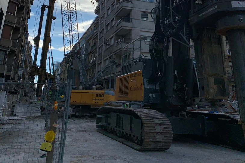 Donostiako metroa eraikitzeko lanetan behargin batek lan-istripua izan duela salatu dute