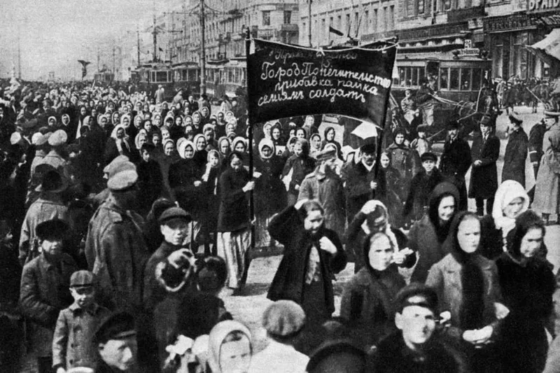 M8: historiaren irakaspenak gaurkotuz