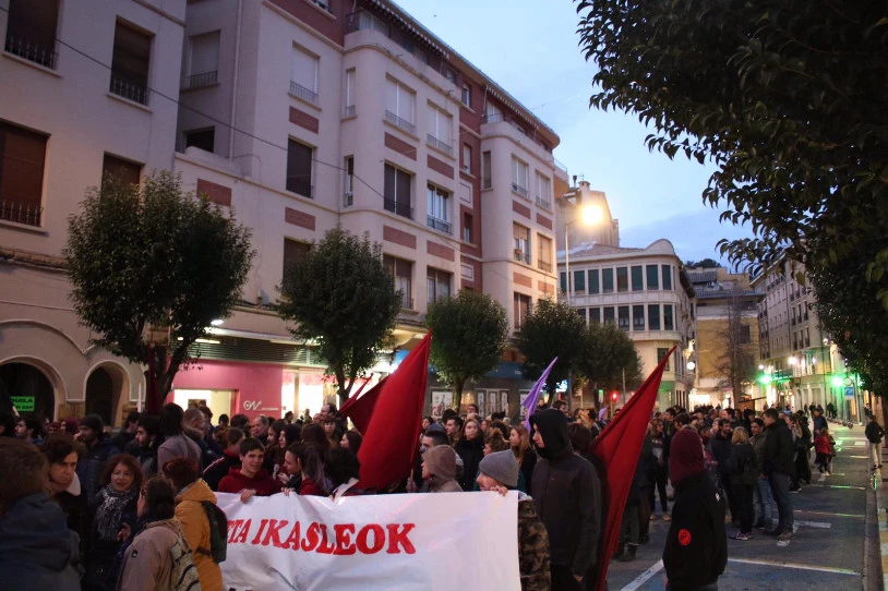 Lizarraldeko BHI ikastetxeko eta Ikastolako zuzendaritzei hainbat eskakizun helarazi dizkiete LIASek eta IAk, ikasle langileen defentsan