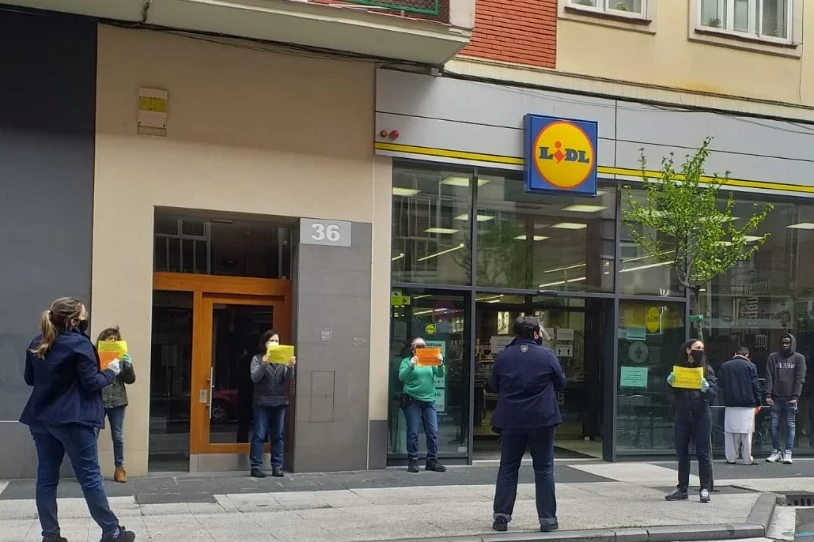 LIDL supermerkatutako langileek lanuzteak egin dituzte hainbat neurri eskatzeko