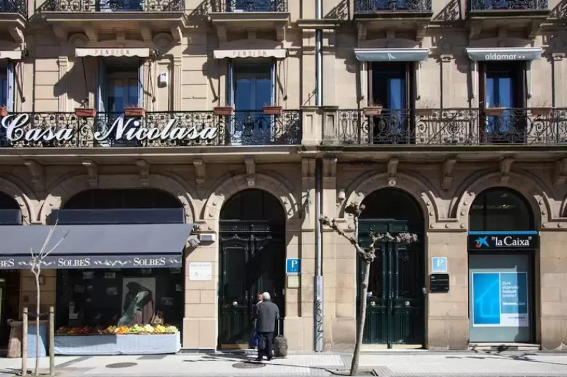 Solbes supermerkatuak bi langile kaleratu ditu Donostian eta Hondarribian, COVID-19a izateagatik bata eta baja hartzeagatik bestea