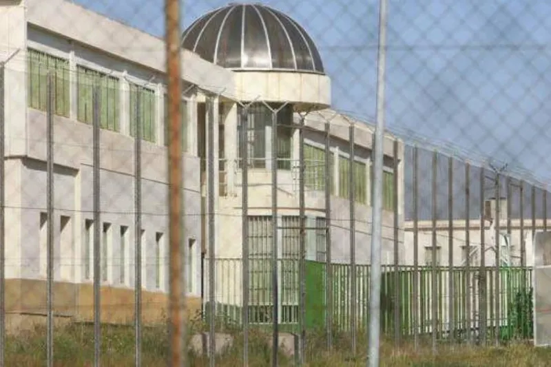Koronabirusak kutsatutako presoen datuak ezkutatzen ari direla salatu dute