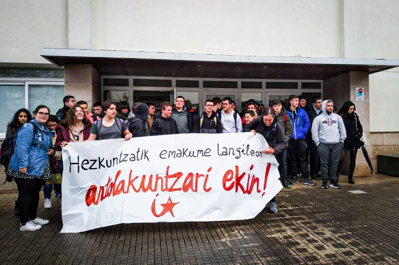 Goierriko ikasleek salatu dute Txindokiko zuzendaritzak entzungor egin diela euren eskariei