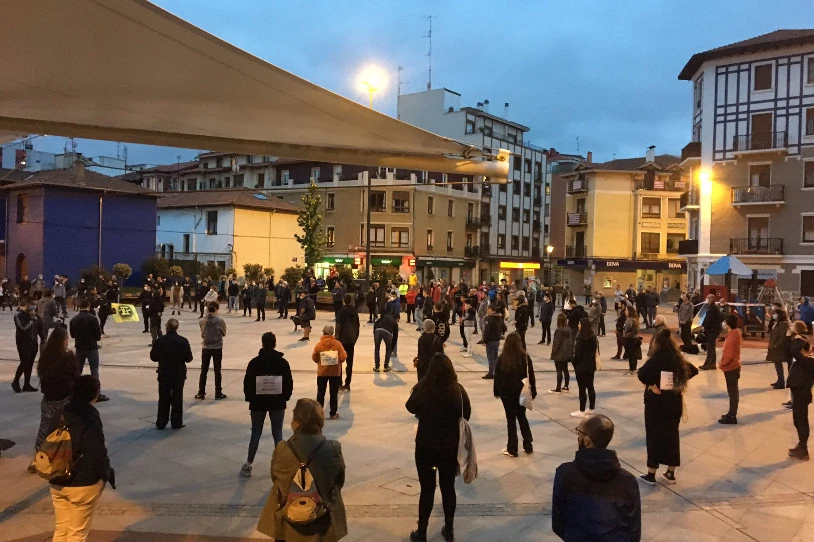 Manifestazio batekin salatu dute Itzubaltzeta III gaztetxearen desalojoa