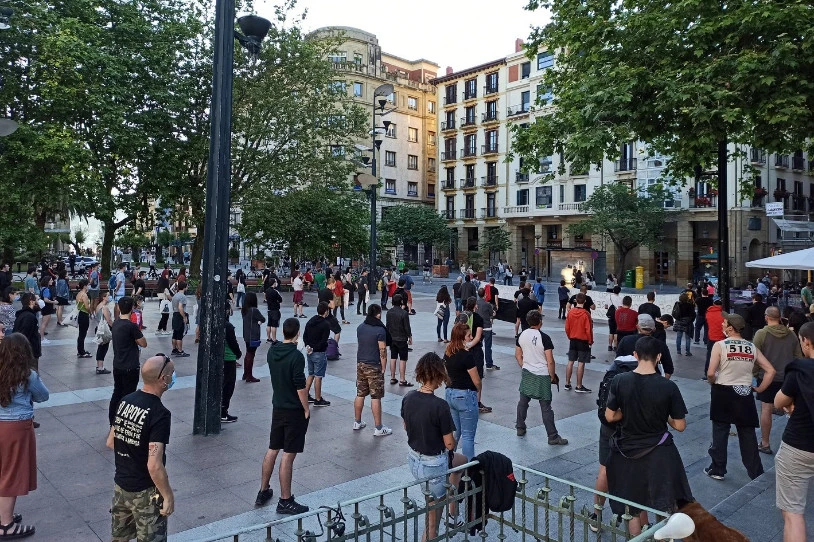Patxi Ruizek hamaikagarren eguna hasi du gose eta egarri greban, eta areagotzen ari dira elkartasun ekintza eta mobilizazioak