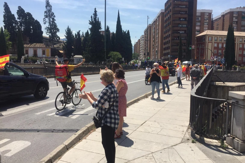 Pertsona bat atxilotu zuten larunbatean Bilbon, Voxek deituriko auto karabanen aurkako protestetan
