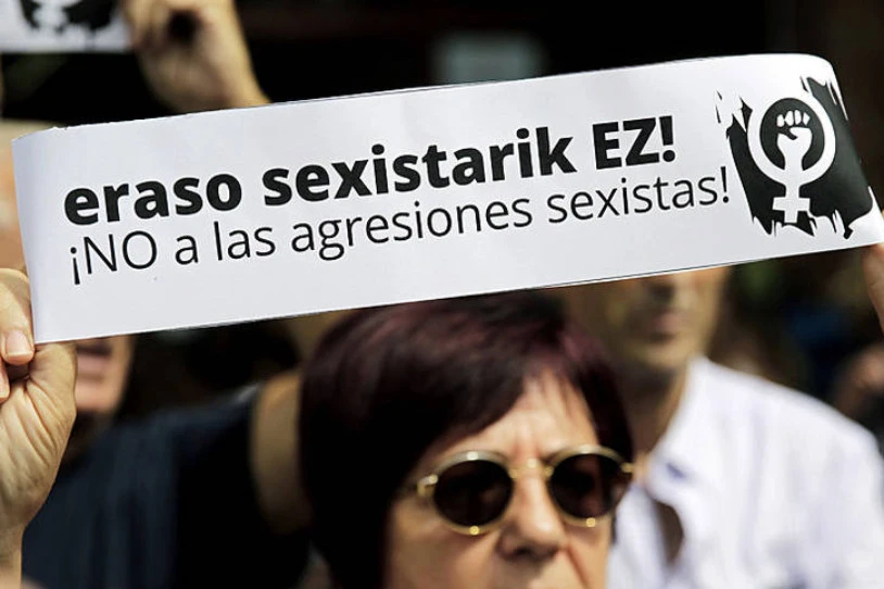 Hainbat eraso sexista salatu dituzte Hernanin eta Zarautzen