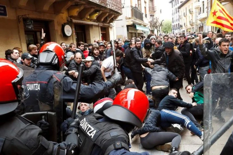 23 oreretar auzitara eramango dituzte Ciudadanosen ekitaldian eginiko protestarengatik