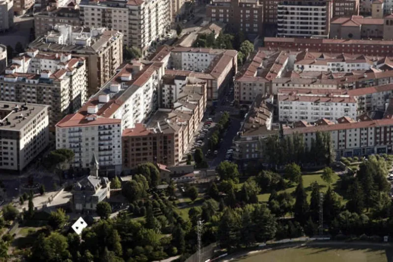 Emakume bati sexu-erasoa egin zion Burlatako gizonezko batek hilabetearen hasieran