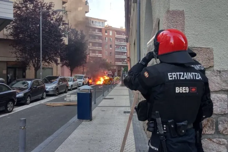 Bi atxilotu eta kargak Loiolan, Voxen mitin baten aurkako protestetan