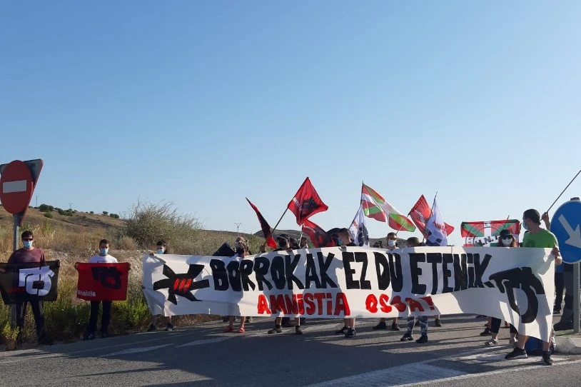 Larunbatean espetxe martxa egin zuten Murtzia II-ra, Patxi Ruiz preso politikoarekin elkartasunez