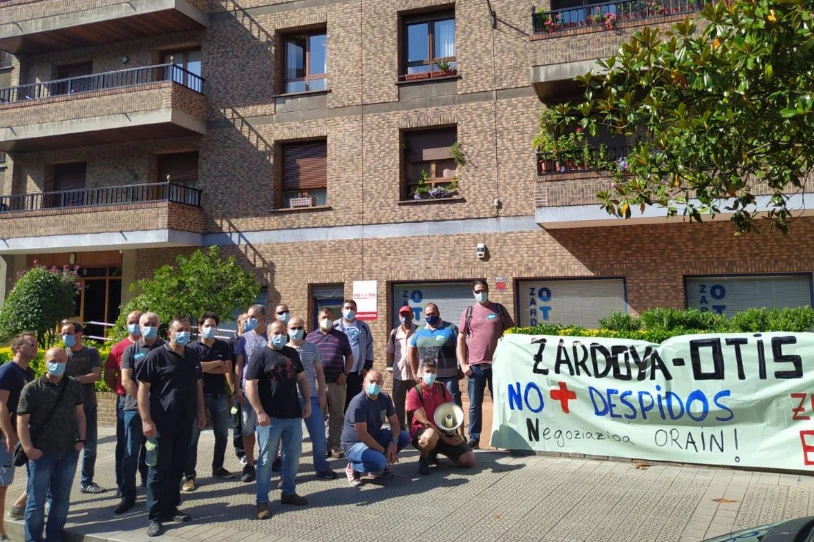 Greban daude Zardoya-Otiseko langileak, 16 kaleratze salatzeko