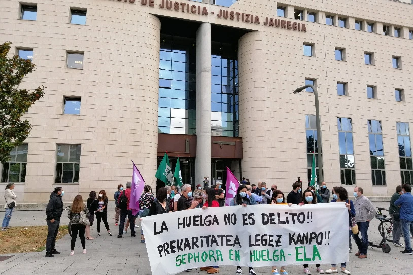 Iruñeko Sephorako langileen greba auzitara eraman du enpresak