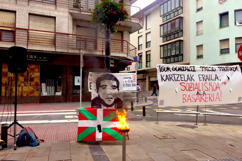 24 orduko baraualdia egin dute Patxi Ruiz, Jon Kepa Preciado eta Mikel San Sebastian preso politikoek, Igor Gonzalezen erailketa salatzeko