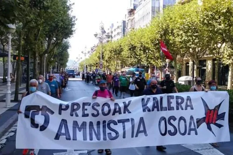 Amnistiaren aldeko manifestazioa izan da gaur Donostian