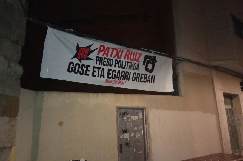 Udaltzainek hiru pertsona isundu dituzte Lizarran, pankartak jartzea leporatuta